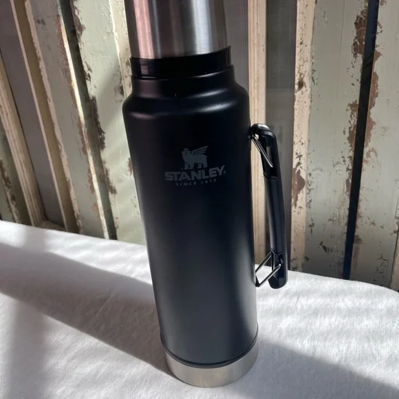 Stanley The Legendary Classic Bottle 2.0 Quart Thermos Insulated - Picture 7 of 12